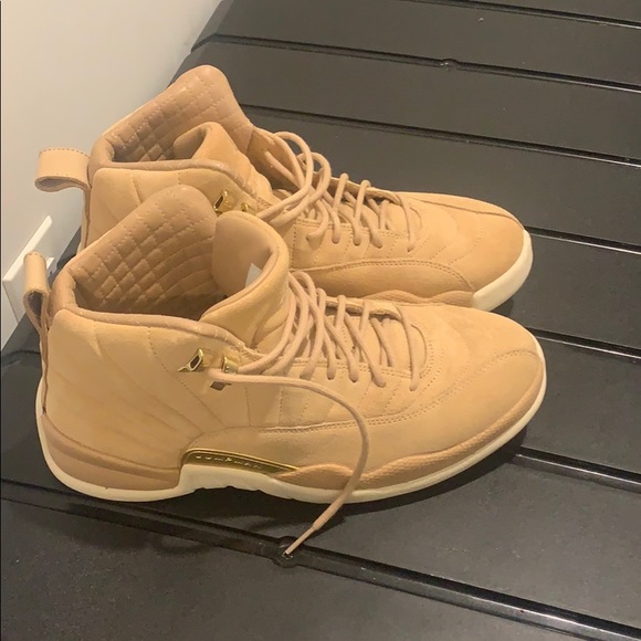 Retro Jordan 12 - Picture 2 of 3